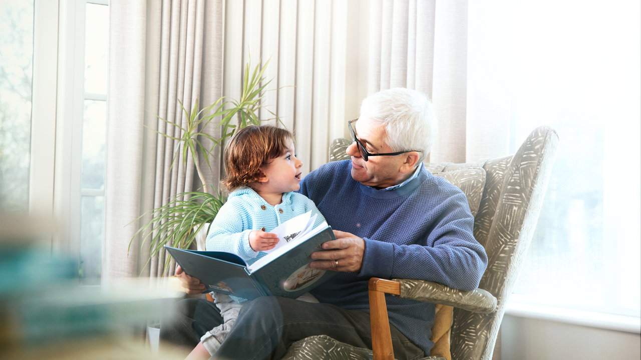 Discover Nutricia grandfather granddaughter reading 3840px