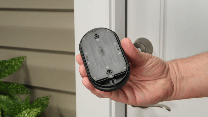 Kleefstrip aanbrengen op de Smart Keypad 2