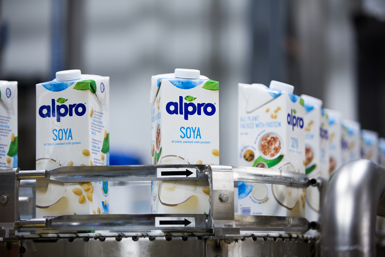73DA9EED-02FD-4DC7-974AECB6930EF76C<br>Alpro Soya Drink 1L_New logo 5.jpg