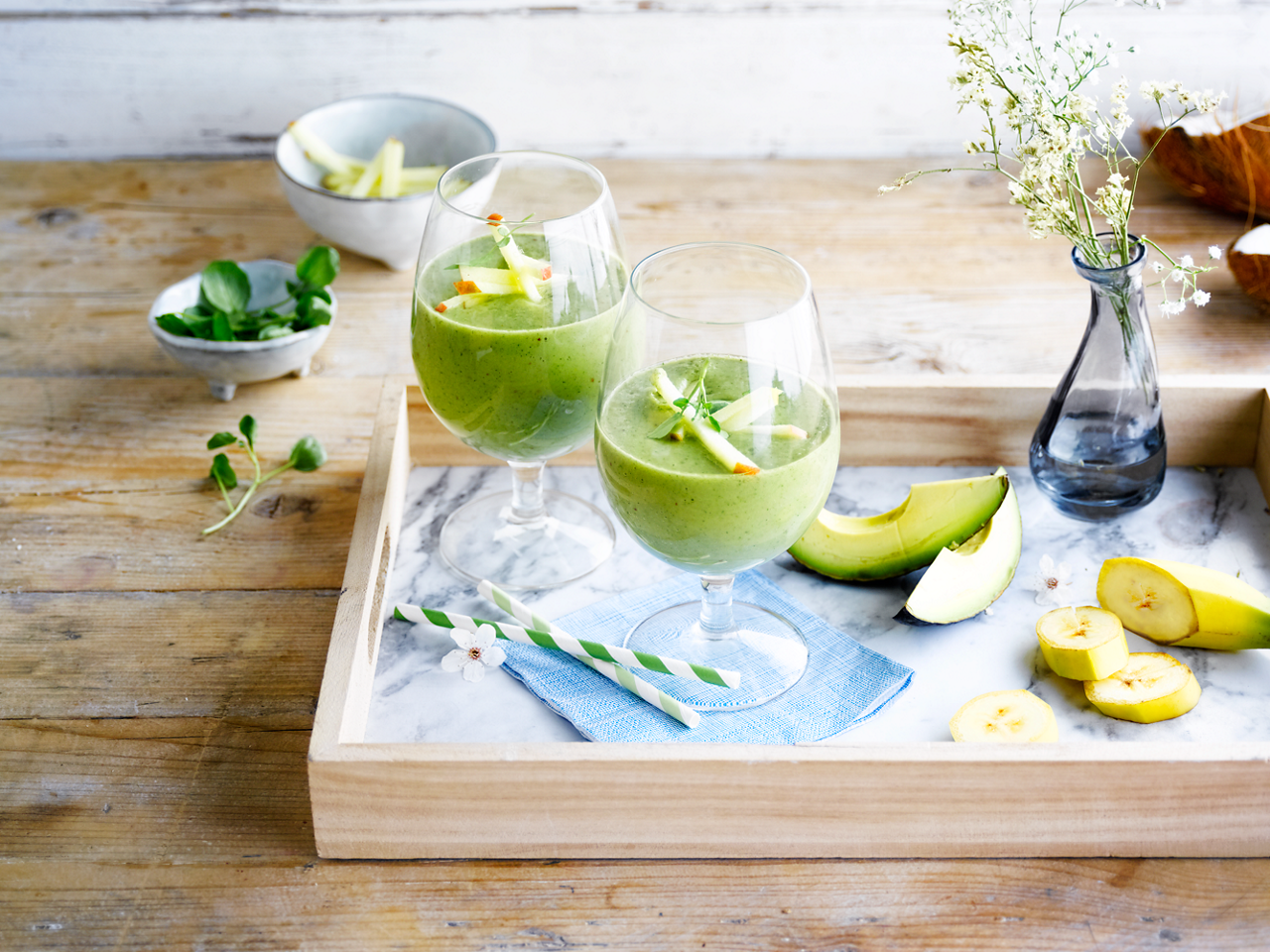 51AADBBA-3D73-4218-A26E90FAF6D4E872<br>A_the green coco loco smoothie_coconut drink_master<br>"200ml Coconut Original drink
40g watercress
60g apple
45g banana
30g avocado"
"1. Cut the apple and banana into pieces and scoop out the avocado
2. Put all ingredients into the blender 
3. Add Alpro Coconut Original Drink
4. Blend it and enjoy!"