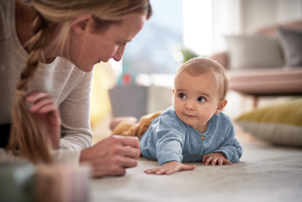 Web only - mum and baby tummy time indoors milestones