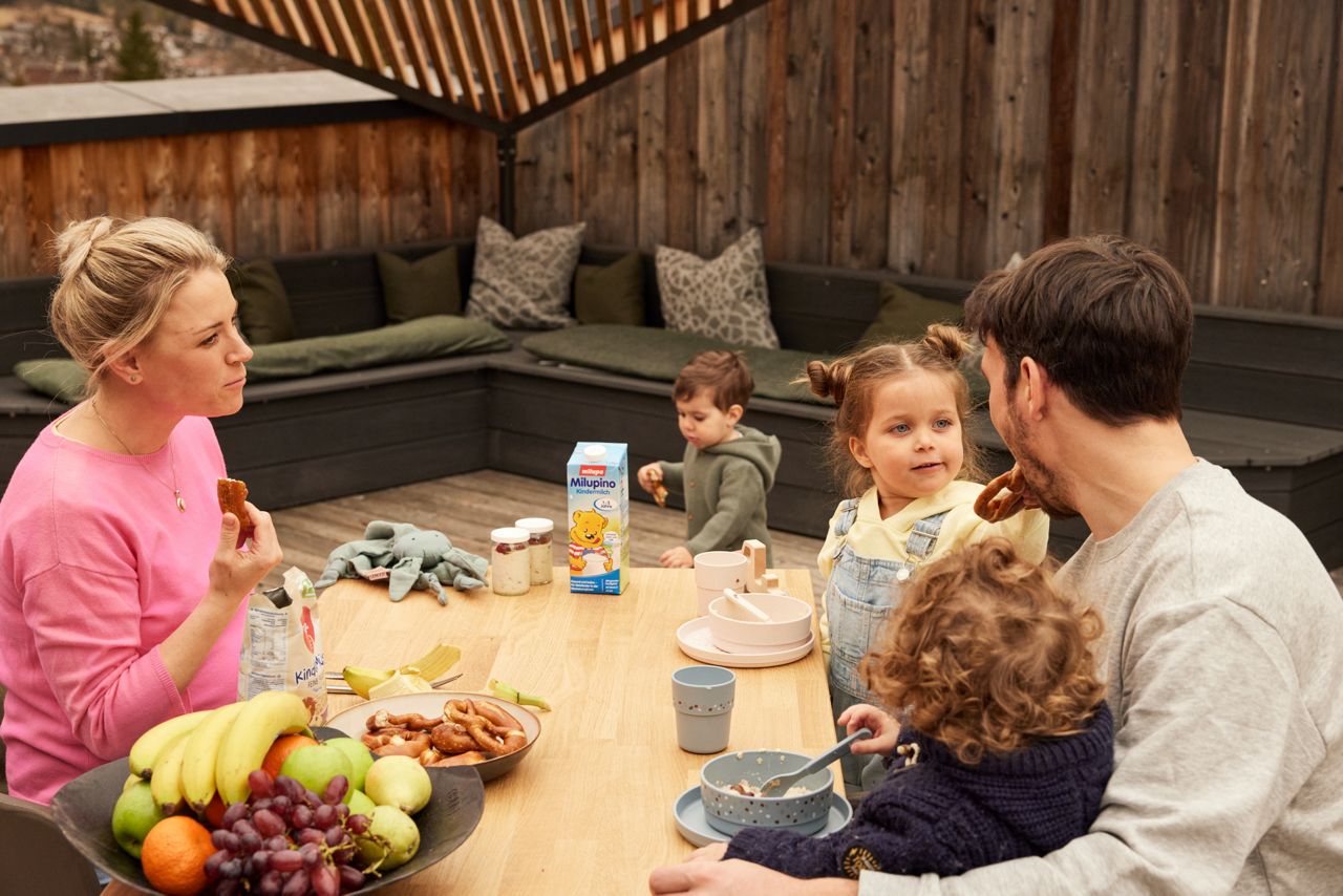 Neureuther Familie am Esstisch