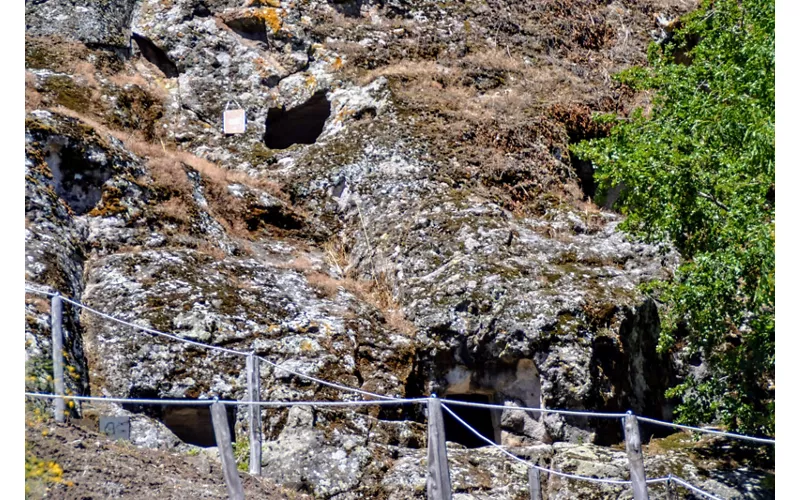 What are the Domus de Janas and where are they found?